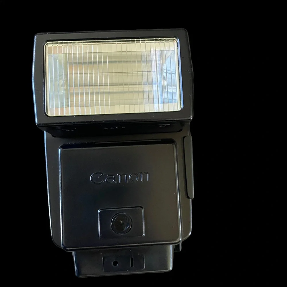 Canon Speedlite 199A w/leather case